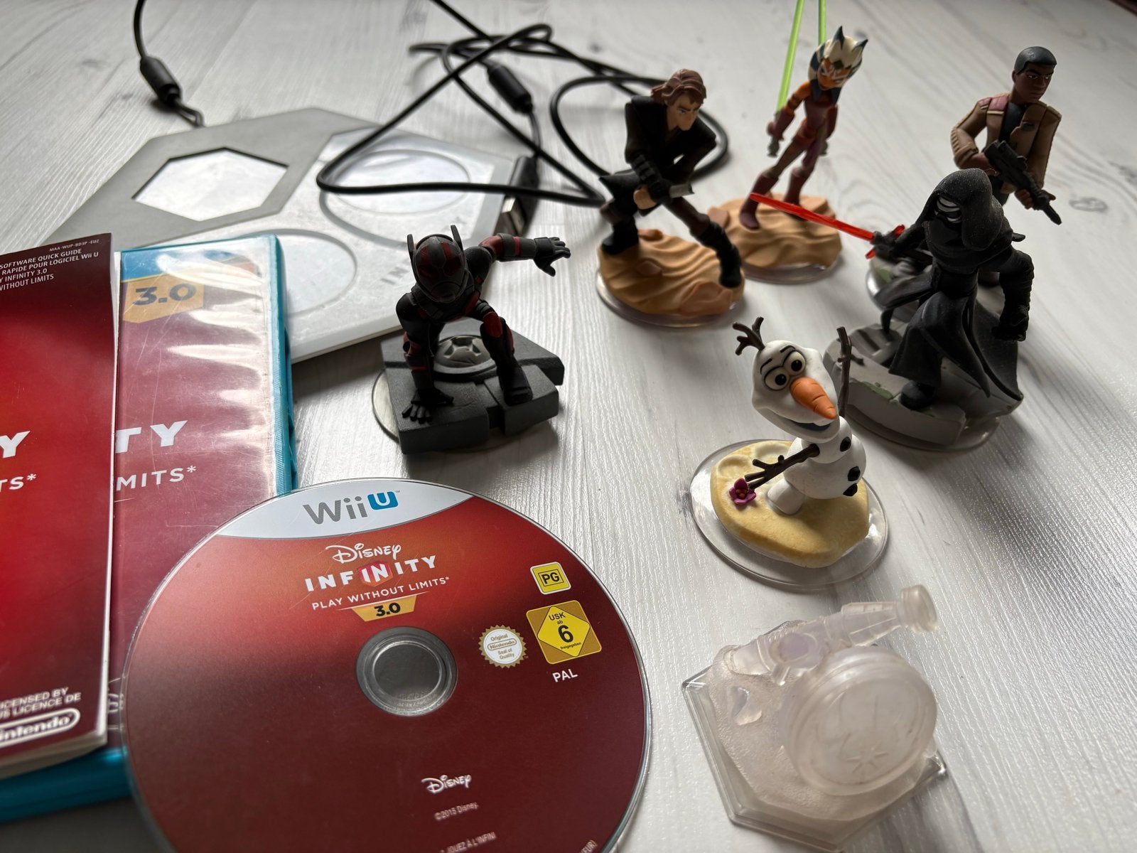 Disney Infinity 3.0 Wii U met 7 figuren en portal, Ophalen of Verzenden, Gebruikt, Zonder controller, Met games
