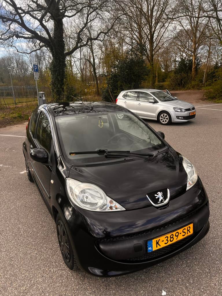 Peugeot 107 1.0 Nieuwe apk + nieuwe koppeling. 2sleutels, Zwart, 765 kg, 4 stoelen, Handgeschakeld