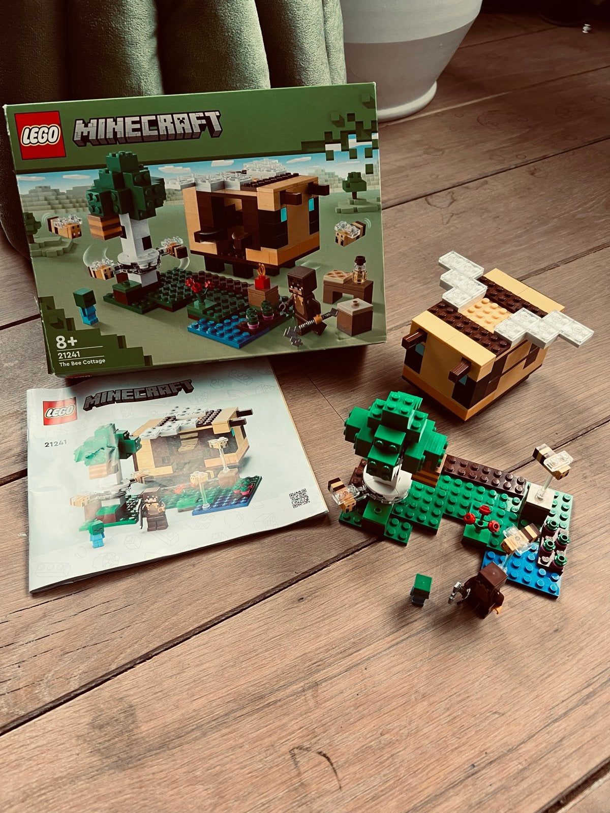 Lego Minecraft Het Bijenhuisje 21241 compleet, Minecraft, Lego, Ophalen of Verzenden, Zo goed als nieuw