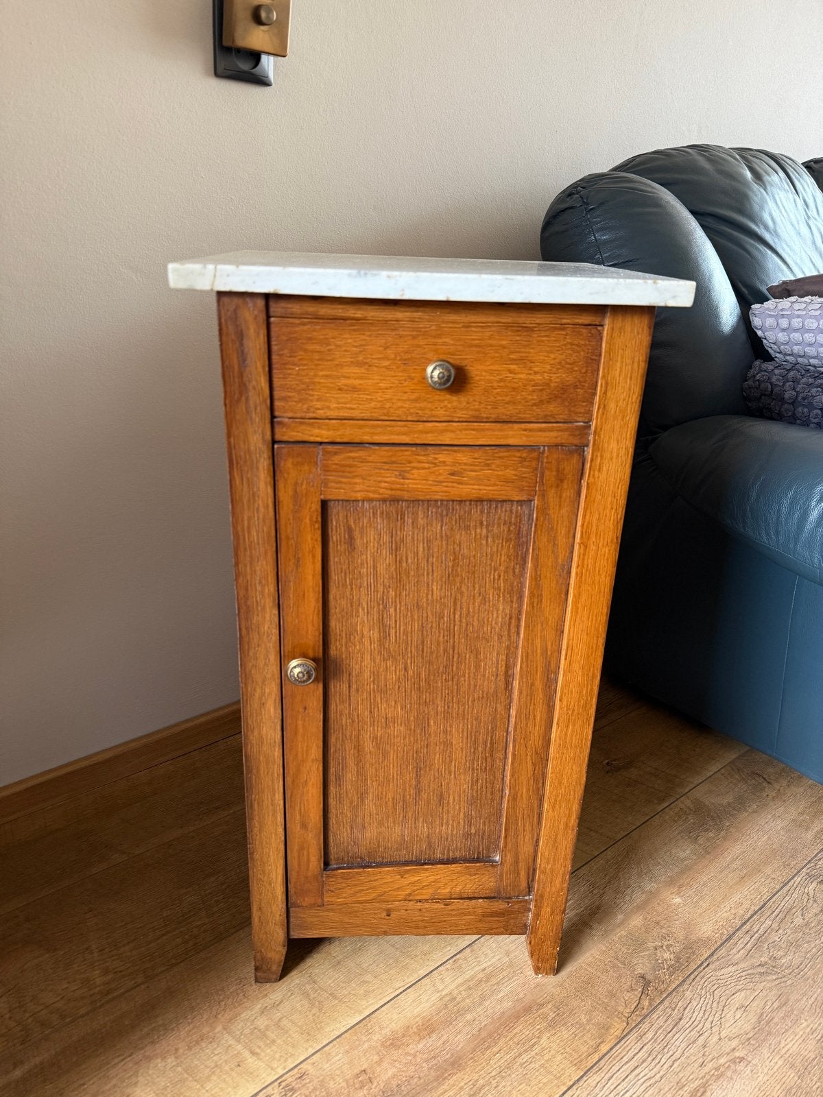Antiek Houten Nachtkastje met Marmeren Blad, Antiek en Kunst, Antiek | Woonaccessoires, Ophalen
