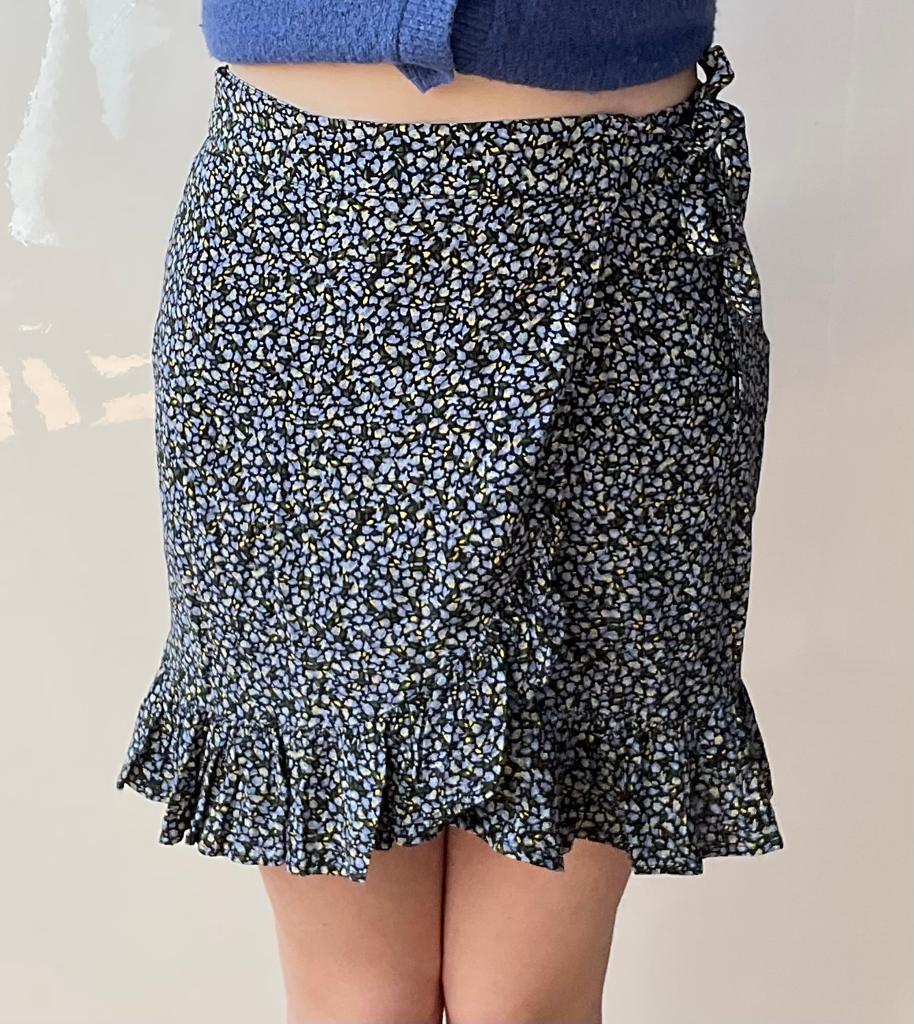 Vila wikkelrokje met bloemenprint - Maat 34, Kleding | Dames, Rokken, Zwart, Ophalen of Verzenden, Zo goed als nieuw, Maat 34 (XS) of kleiner