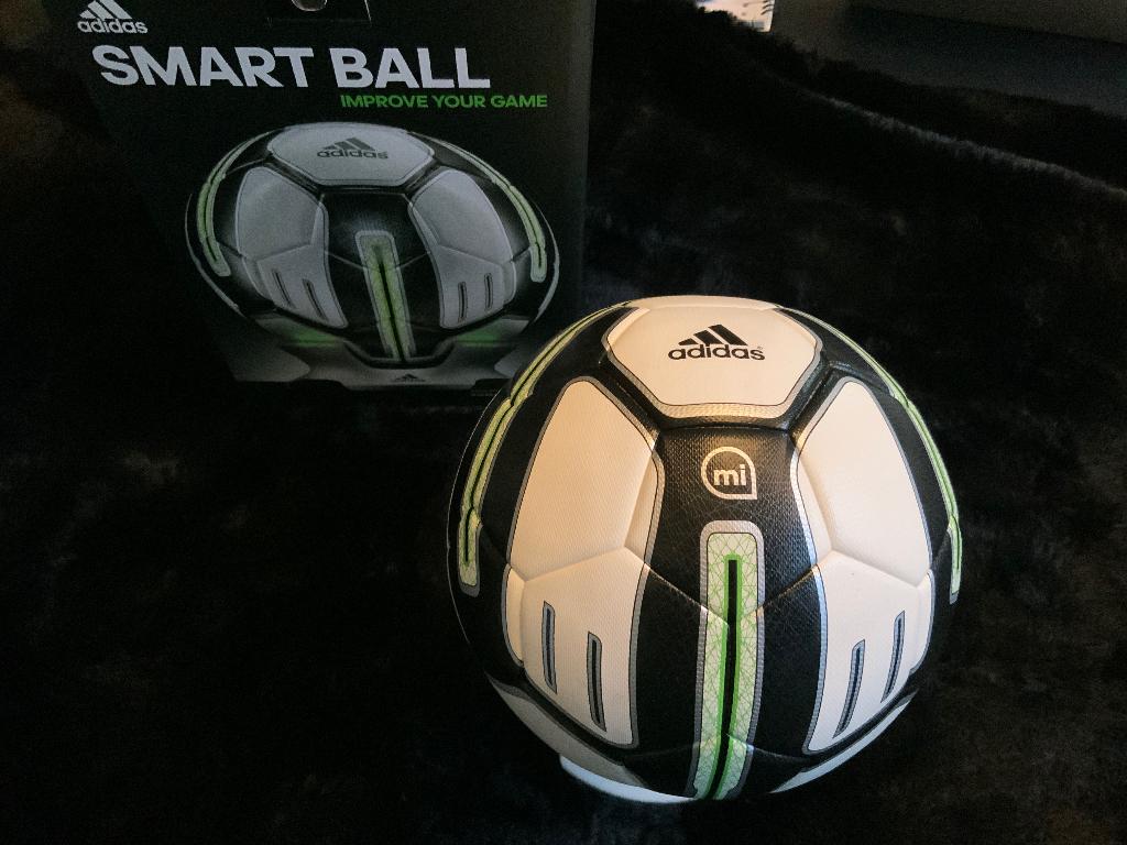 ADIDAS smartball - zeer zeldzaam, Ophalen of Verzenden, Nieuw, Overige binnenlandse clubs, Overige typen