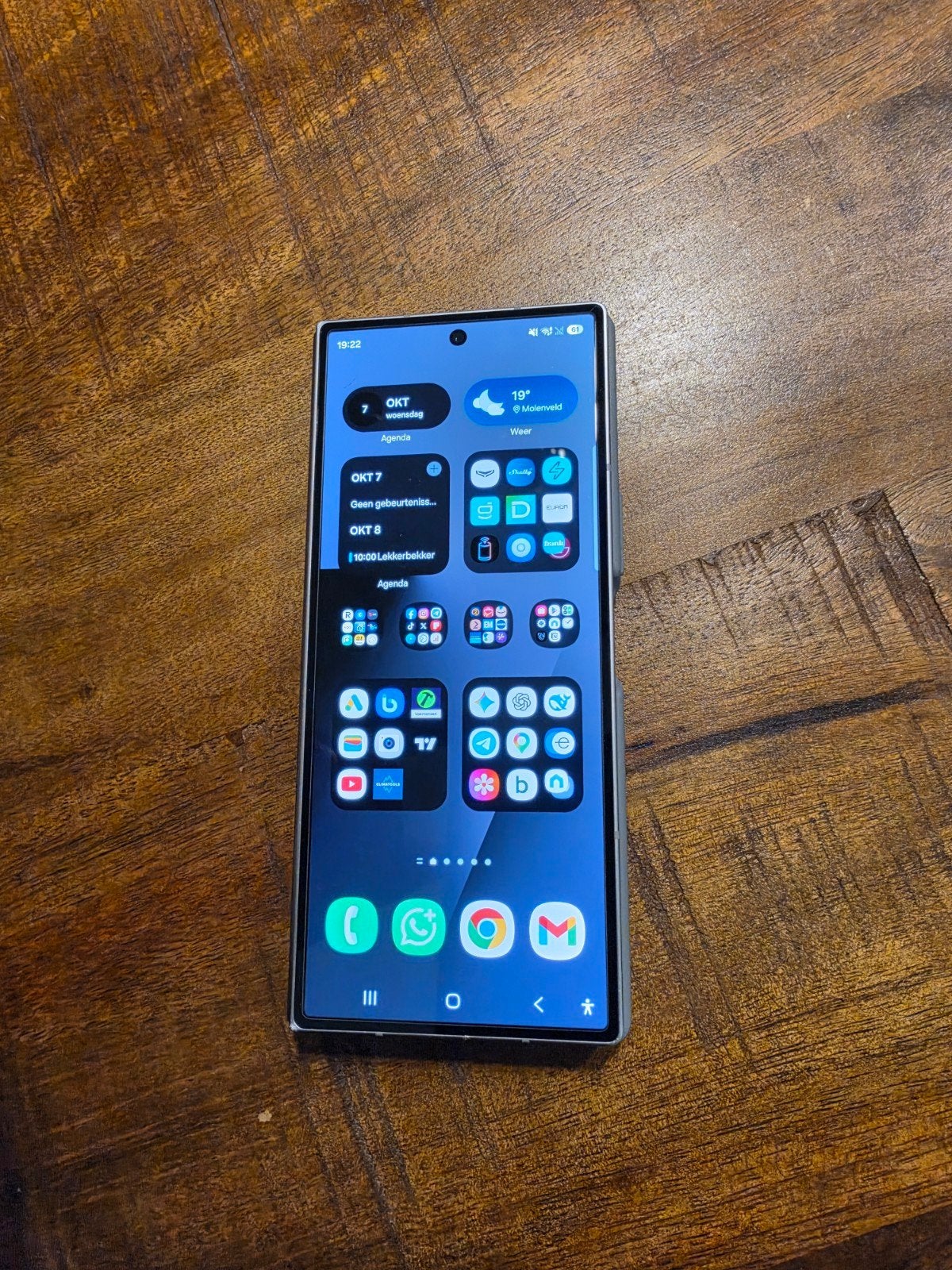 Samsung Galaxy Z Fold 5 256GB, Support@samsung.com, Samsung House, 2000 Hillswood Drive, Chertsey, Surrey, KT16 0RS, UK, Touchscreen