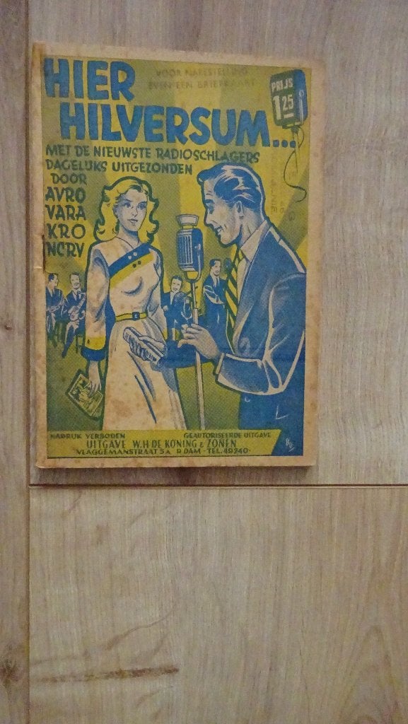 Hier Hilversum radio schlagers door AVRO, VARA, KRO, NCRV, Ophalen of Verzenden, Gelezen, Media