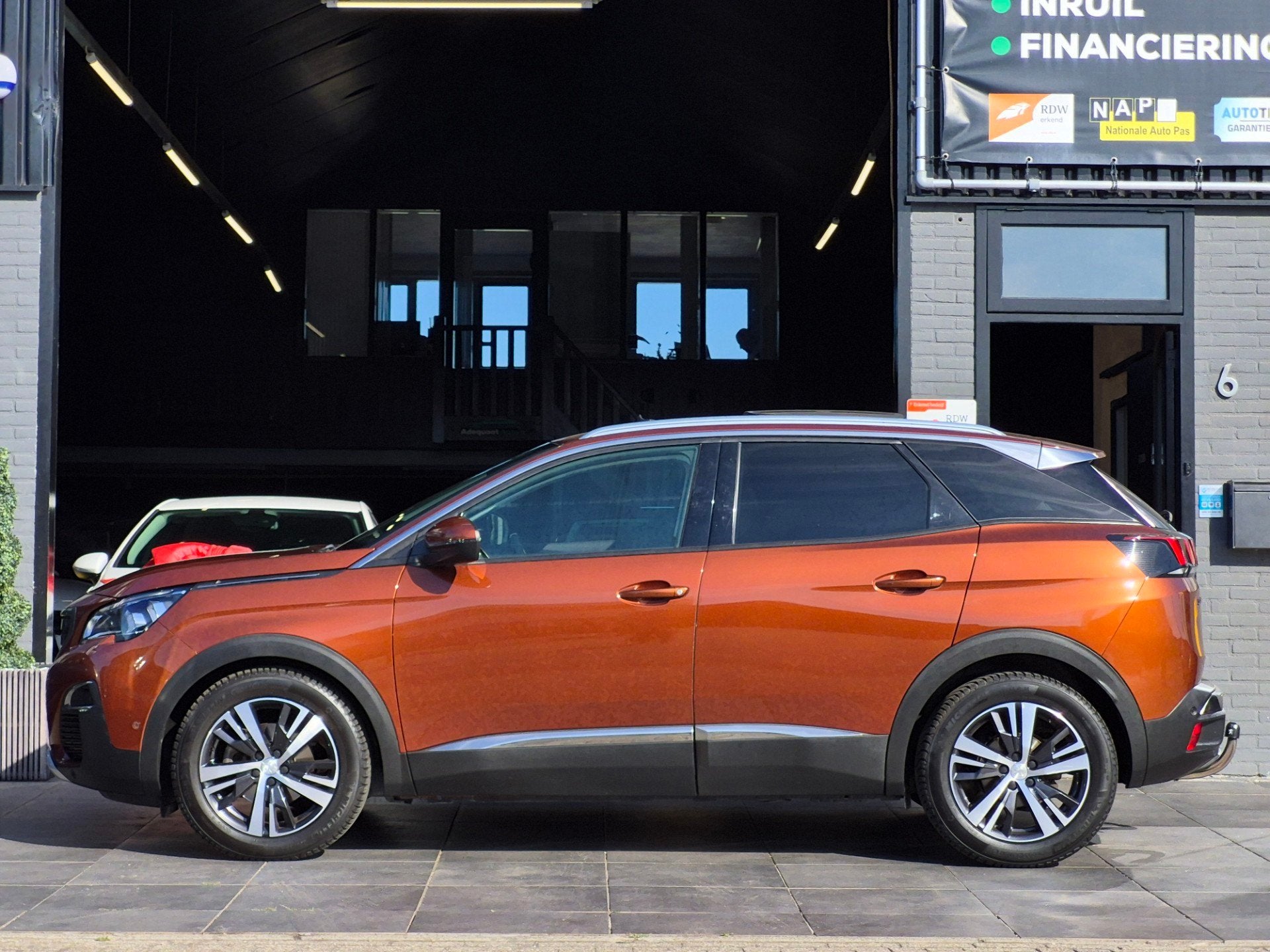 Peugeot 3008 1.2 PureTech Allure|Panorama|Trekhaak|NW Riem, Gebruikt, 1199 cc, Parkeersensor, Leder en Stof