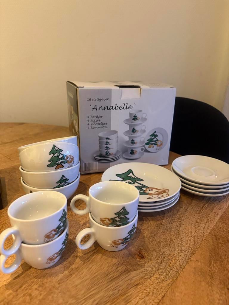 16-delig servies 'Annabelle' met bosdieren en kerstboom, Ophalen, Keramiek, Nieuw, Overige stijlen