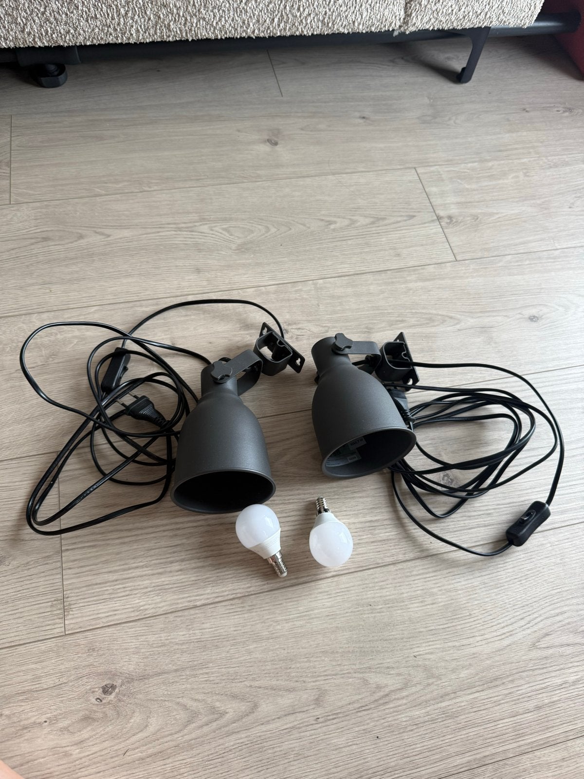 2x IKEA HEKTAR wand/klemspot - Donkergrijs, Huis en Inrichting, Lampen | Wandlampen, Ophalen, Zo goed als nieuw