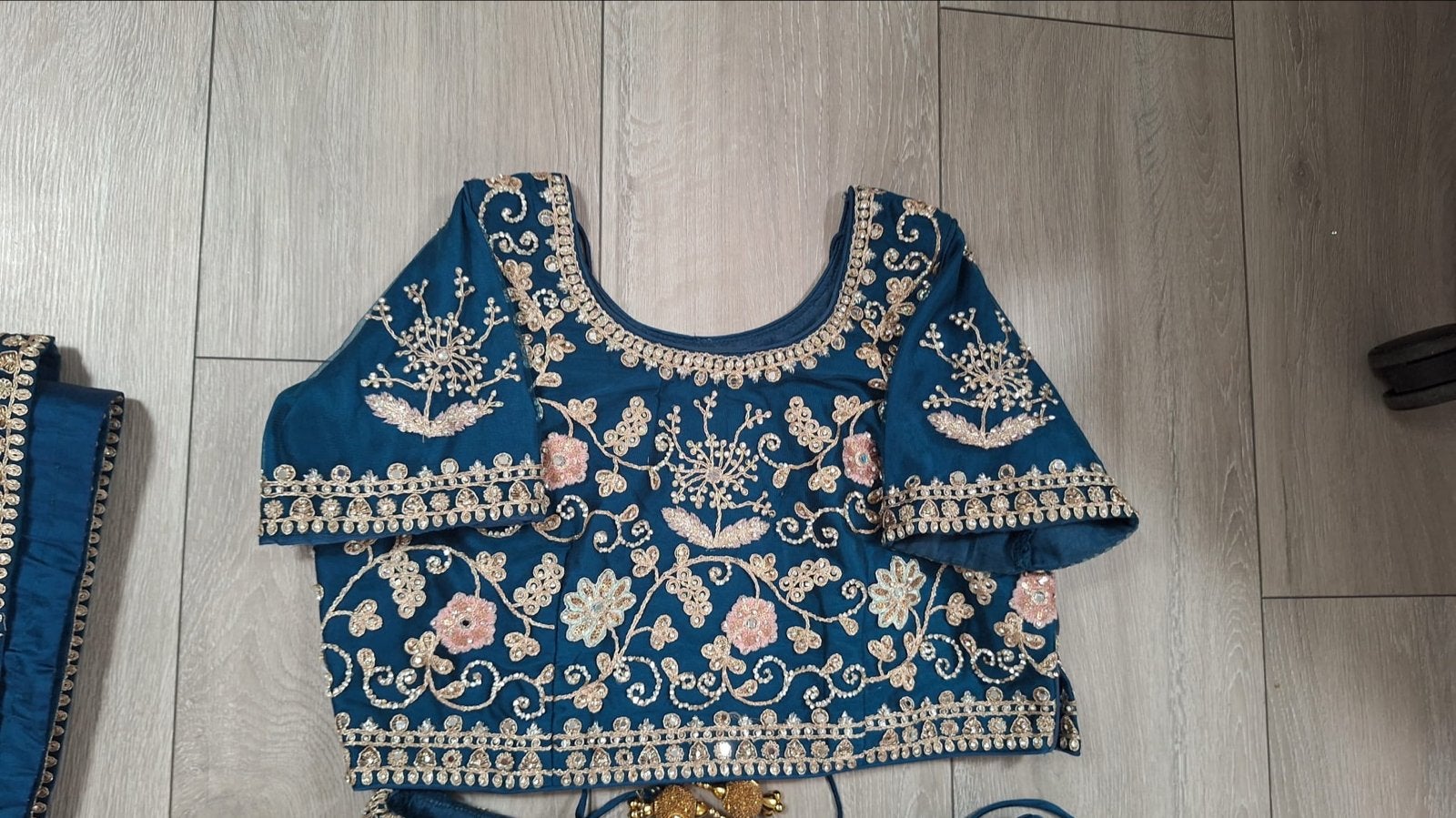 Prachtige Indiase Lehenga Choli - Blauw met Borduurwerk, Overige typen, Blauw, Maat 42/44 (L), Ophalen of Verzenden