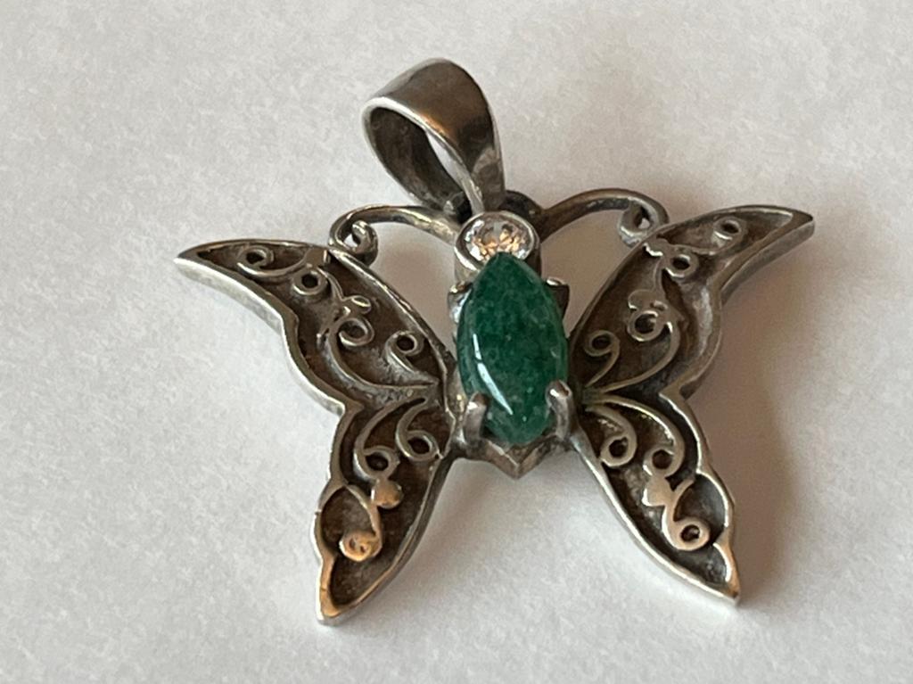 Zilveren vlinder hanger met groene edelsteen en zirkonia, Verzenden, Zo goed als nieuw, Met edelsteen, Zilver