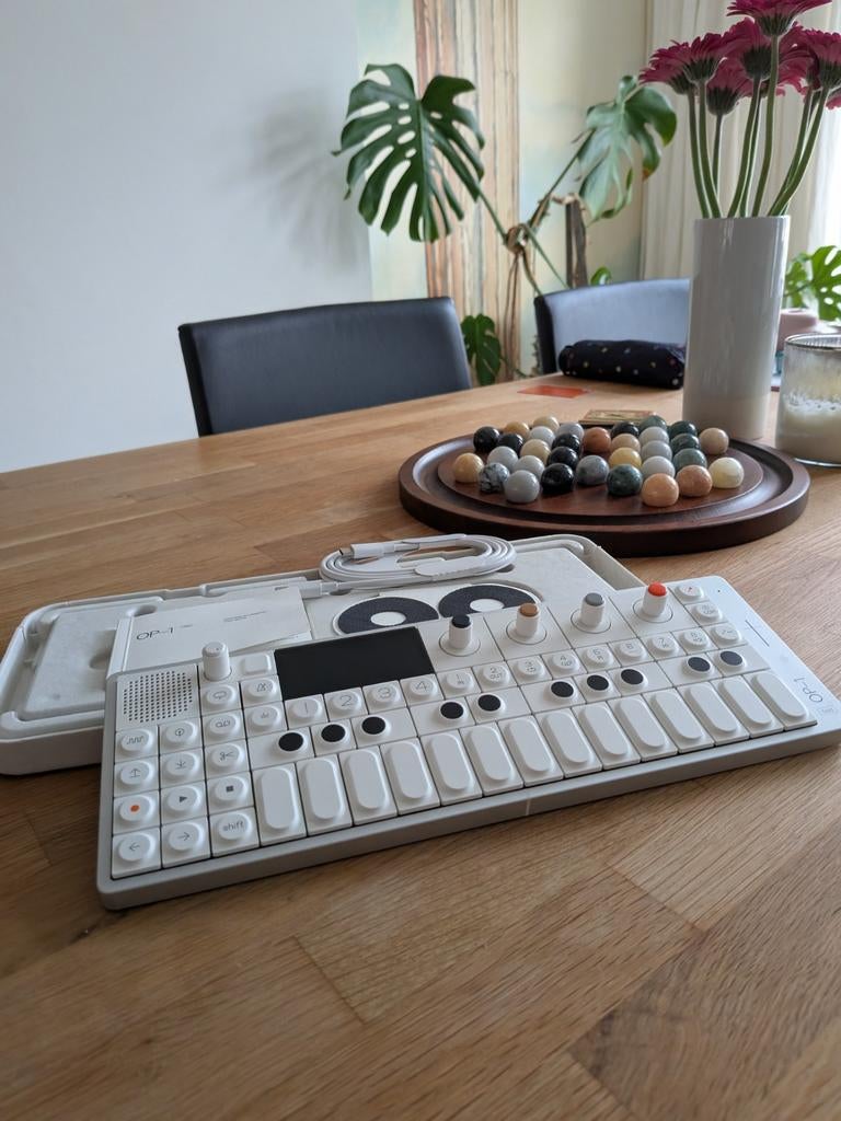 Teenage Engineering OP‑1 Field synth in nieuwstaat, compleet, Ophalen of Verzenden, Zo goed als nieuw, Overige aantallen, Overige merken