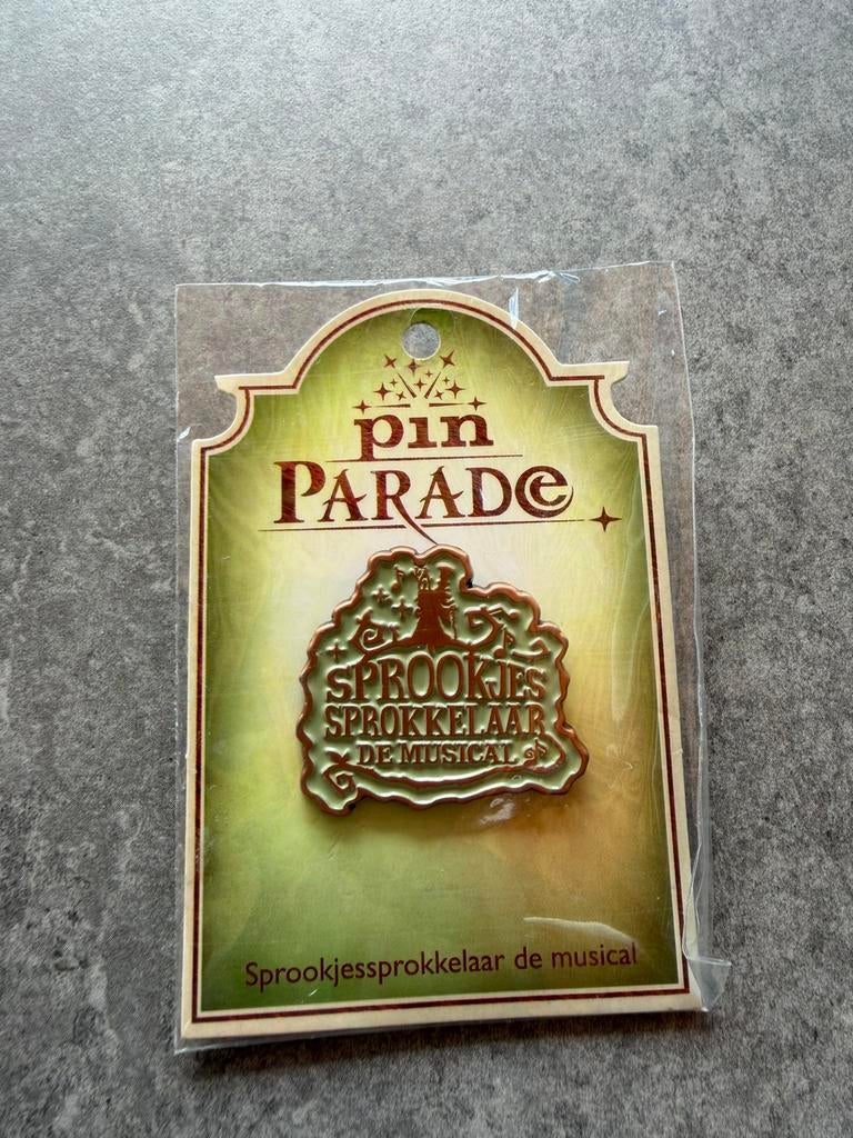 Efteling pin Sprookjes sprokkelaar op kaartje, Ophalen of Verzenden, Zo goed als nieuw, Button of Speldje