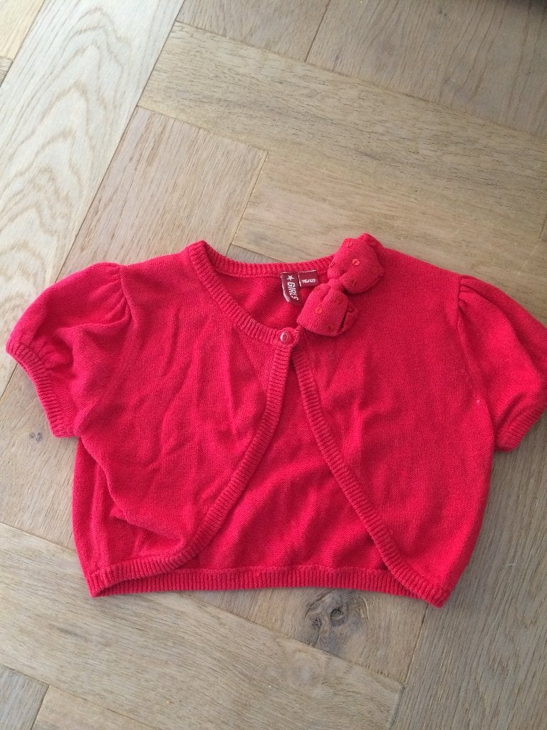 Leuke nog zgan rode bolero korte mouw 116/122, Meisje, Trui of Vest, Ophalen of Verzenden, Zo goed als nieuw
