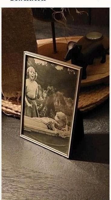 2 ZILVERKLEURIGE OUDE FOTOLIJSTJES MET BOLGLAS, Antiek en Kunst, Curiosa en Brocante, Ophalen of Verzenden