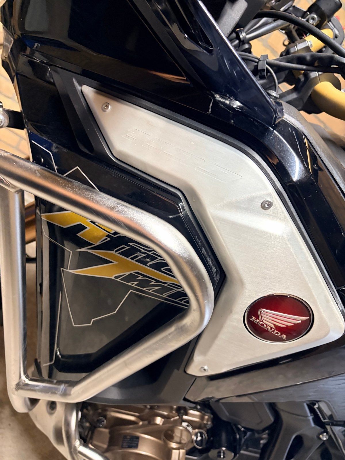 Honda Africa Twin zijpaneel - Links GEZOCHT, Motoren, Ophalen, Gebruikt