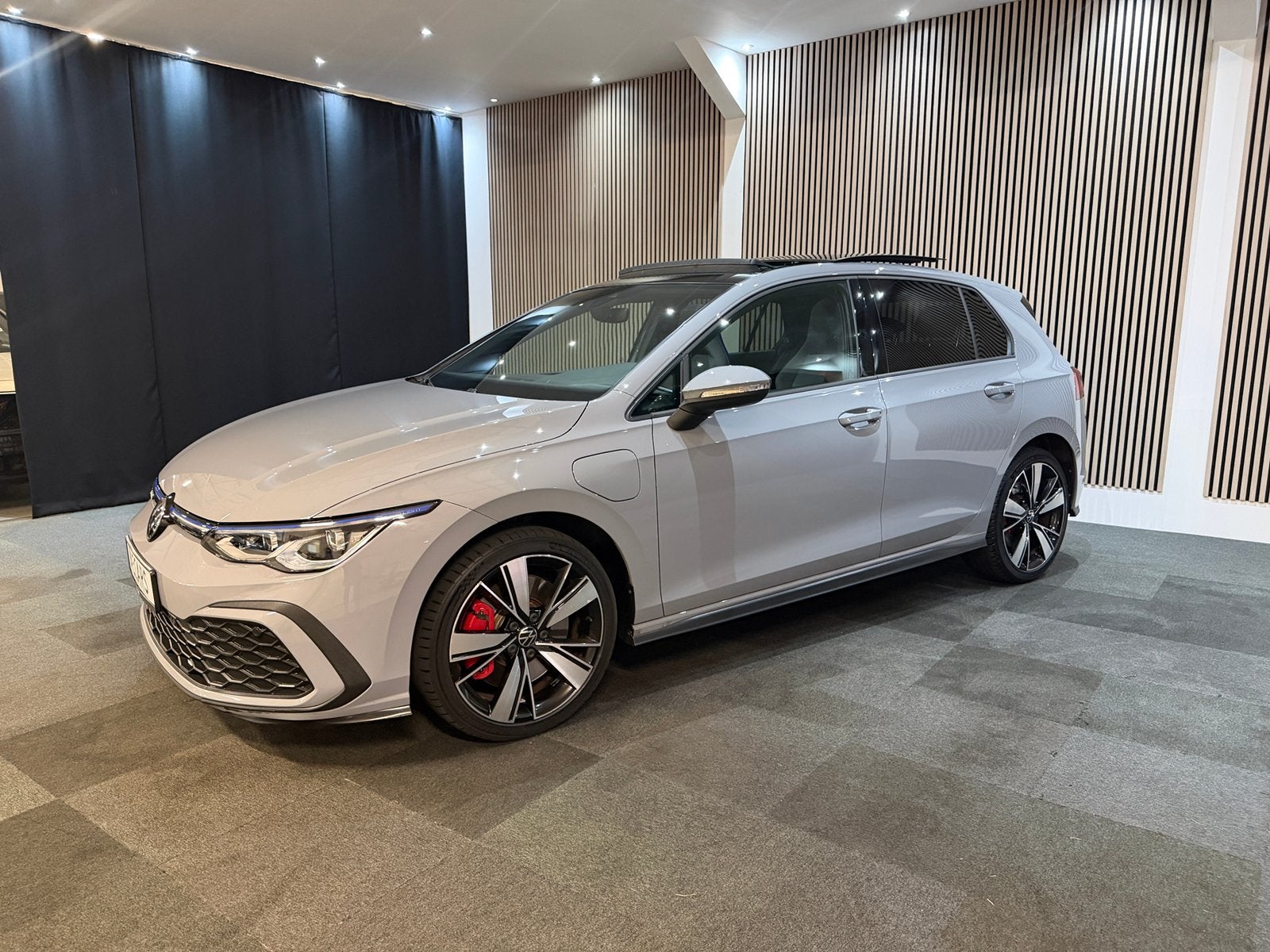Volkswagen Golf 1.4 Ehybrid GTE 245pk Nardo Grey Pano ACC IQ, Stof, 4 cilinders, 1524 kg, 1500 kg