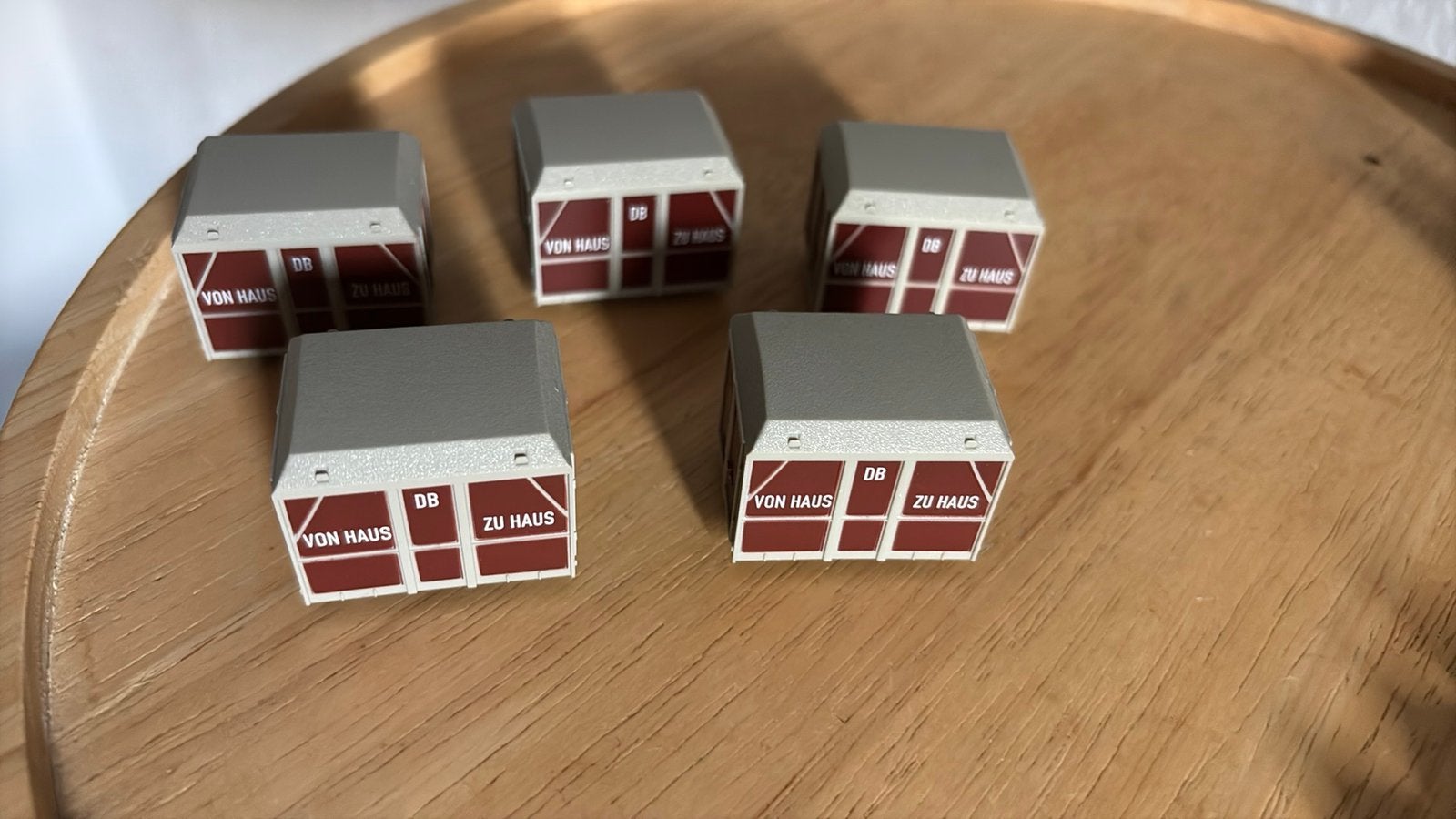 5 CONTAINERS DB. VON HAUS ZU HAUS. HO 1:87, Ophalen of Verzenden, Zo goed als nieuw, Gelijkstroom of Wisselstroom, Overige merken