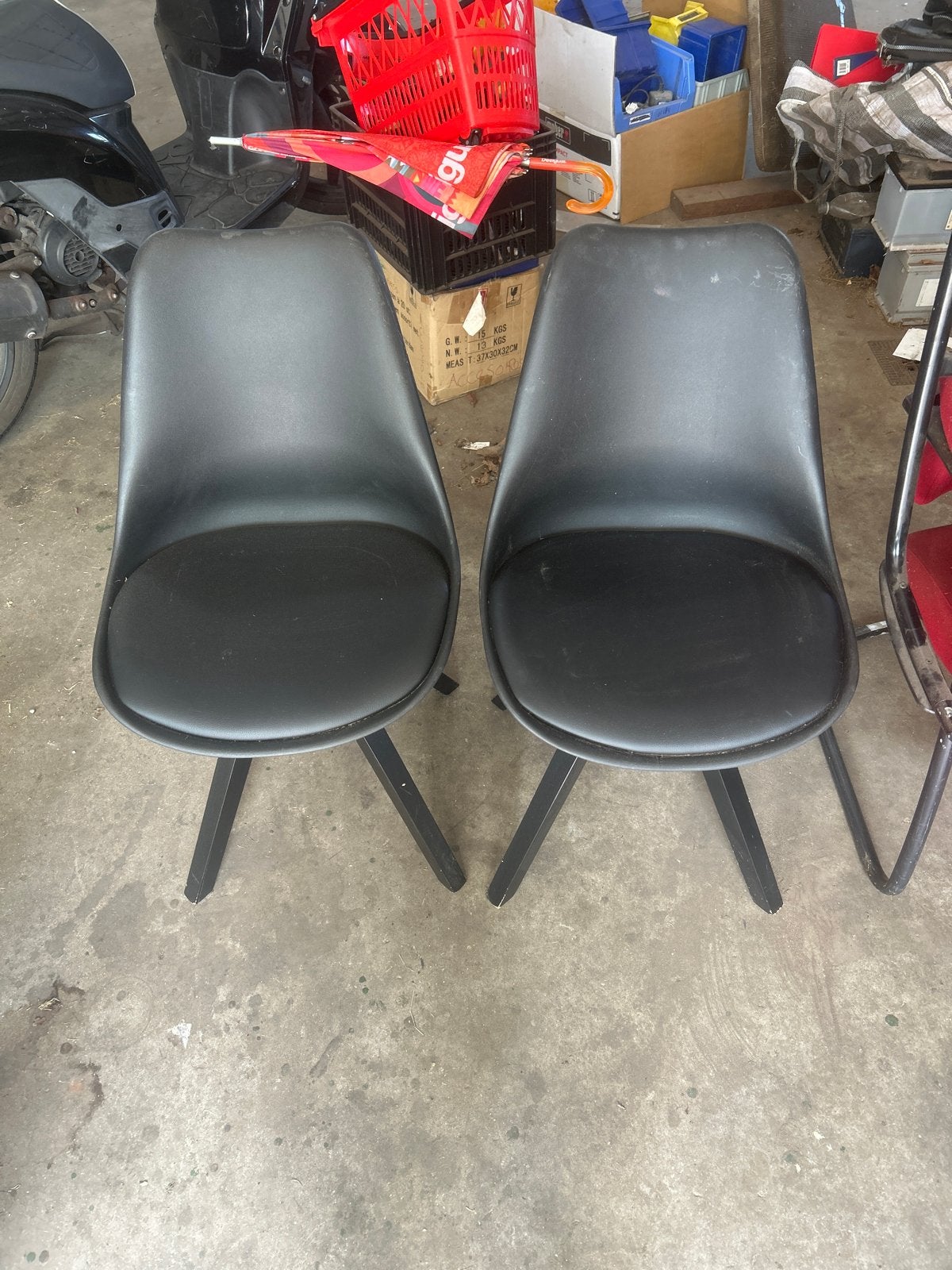 Set van 2 zwarte stoelen met kunststof zitting, Huis en Inrichting, Ophalen, Kunststof, Gebruikt, Twee