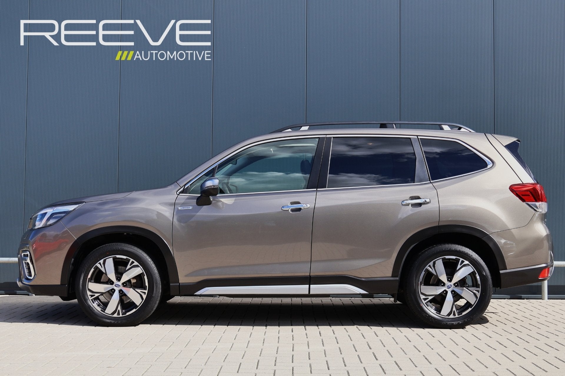 Subaru Forester 2.0i e-BOXER Premium 4WD | Trekhaak | Leer |, Auto's, Dealer onderhouden, 4 cilinders, Leder, Bedrijf