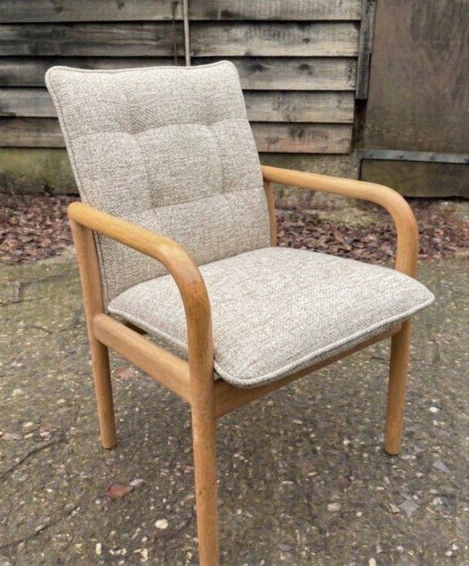 4x Hölsta Deens design eetkamerstoelen hout, Huis en Inrichting, Stoelen, Ophalen, Gebruikt, Bruin, Vier