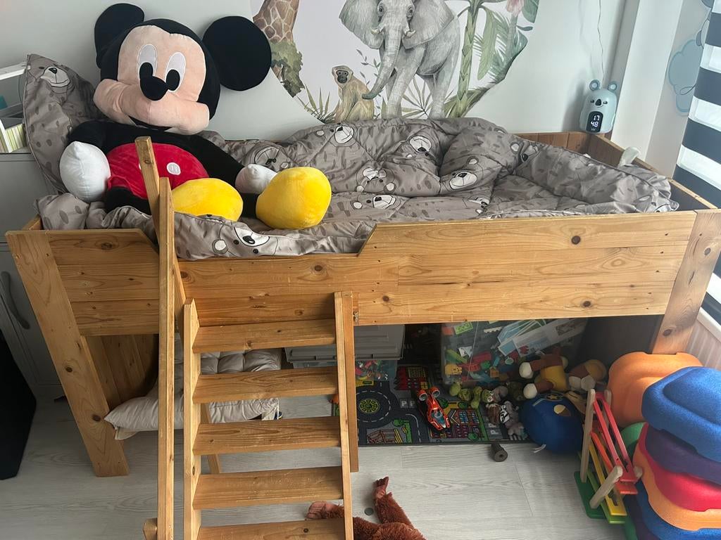 Half hoogslaper, moet snel weg❗️, Kinderen en Baby's, Kinderkamer | Stapelbedden en Hoogslapers, Ophalen, Zo goed als nieuw, Hoogslaper