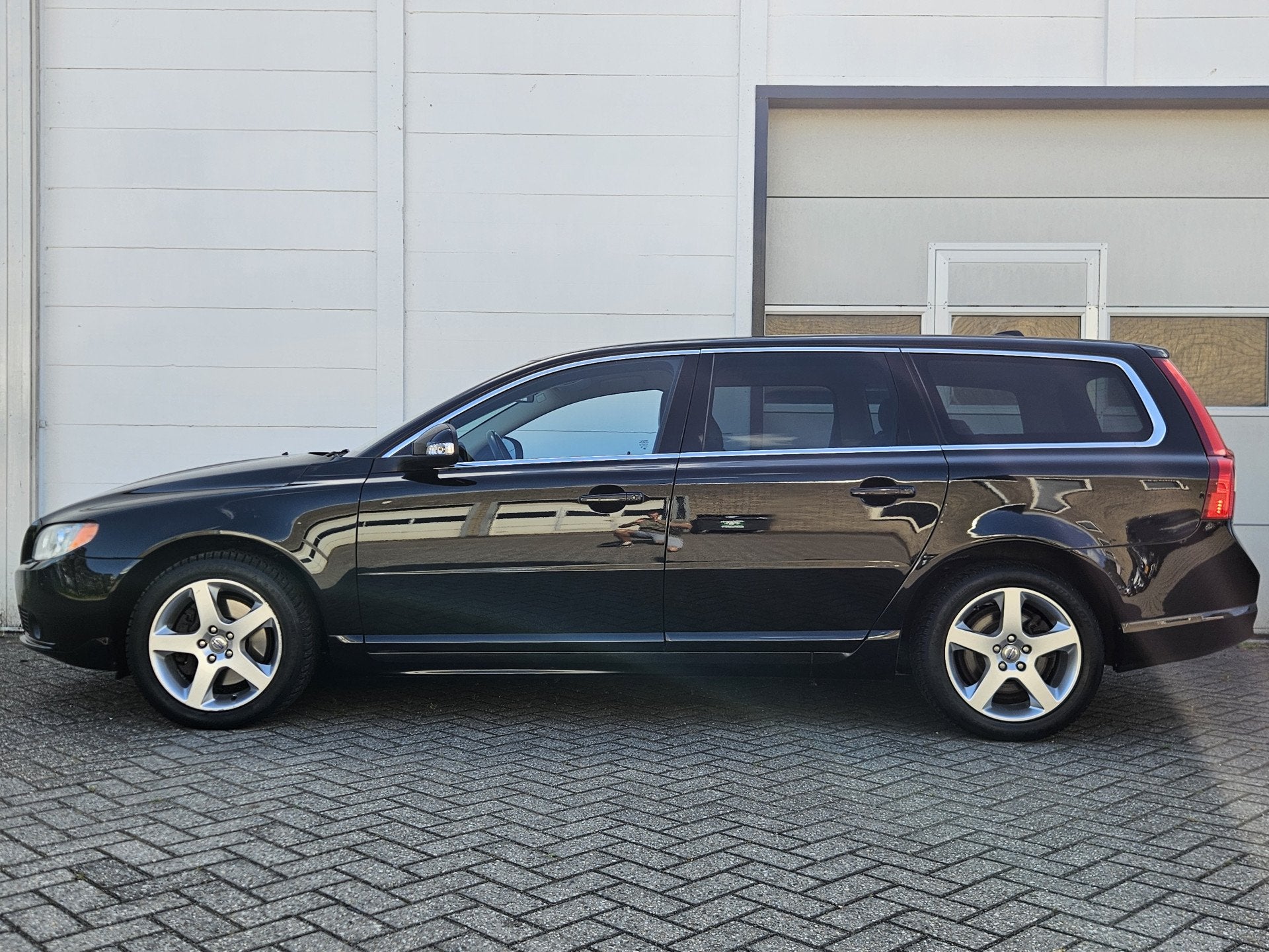 Volvo V70 2.5T Summum / Automaat / Youngtimer / Incl BTW!, Auto's, Volvo, 1573 kg, 93 €/maand, Euro 4, Onderhoudsboekje