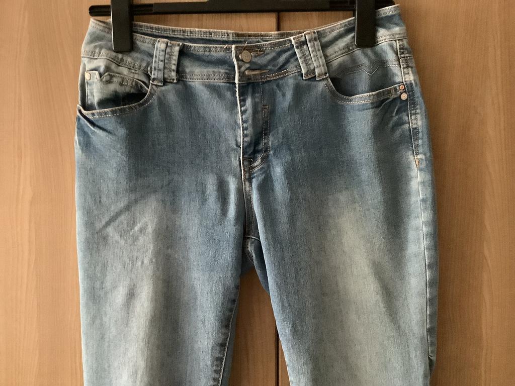 Spijkerbroek.  mt. 28.    SAMBA.      KOOPJE., Verzenden, Nieuw, Blauw, W28 - W29 (confectie 36)