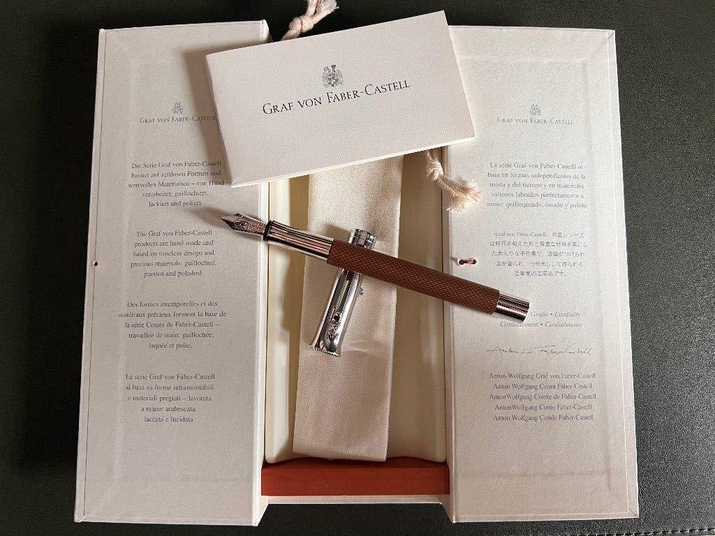Vulpen Graf von Faber Castell Guilloché cognac, Verzamelen, Overige merken, Nieuw, Met doosje, Ophalen of Verzenden