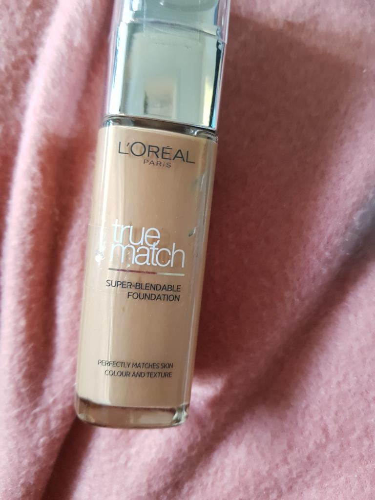 loreal foundation, Ophalen of Verzenden, Nieuw, Beige, Gehele gezicht
