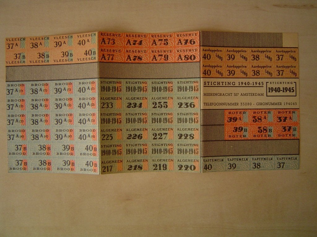 folder Stichting 1940-1945, Verzamelen, Verzenden, Overige soorten, Nederland, Boek of Tijdschrift