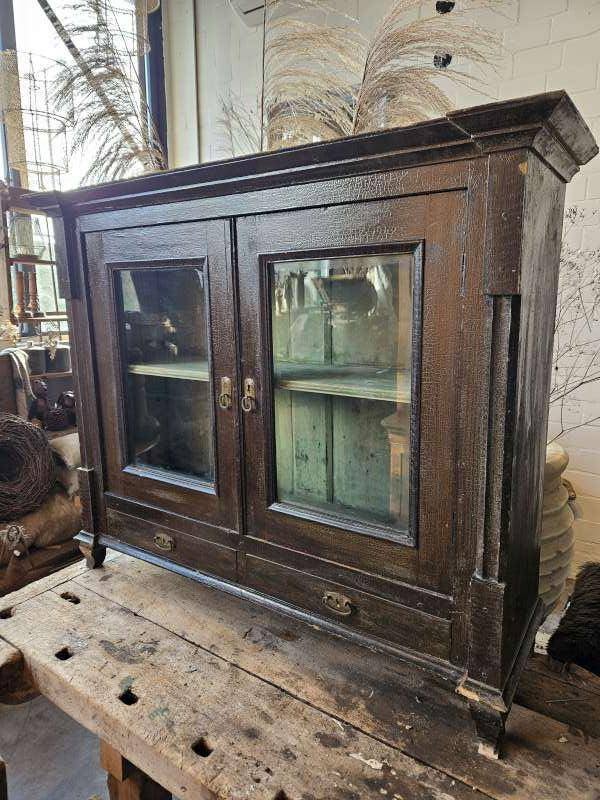oude vitrinekast ``WOONWINKEL RUSTIEK``, Huis en Inrichting, Ophalen, Gebruikt, Glas, Minder dan 100 cm