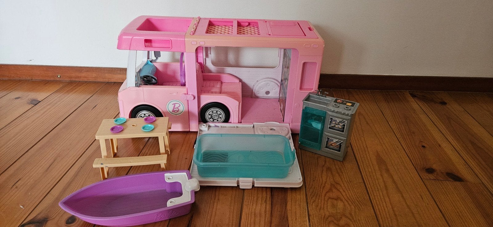 Barbie Camper met accessoires, Ophalen of Verzenden, Gebruikt