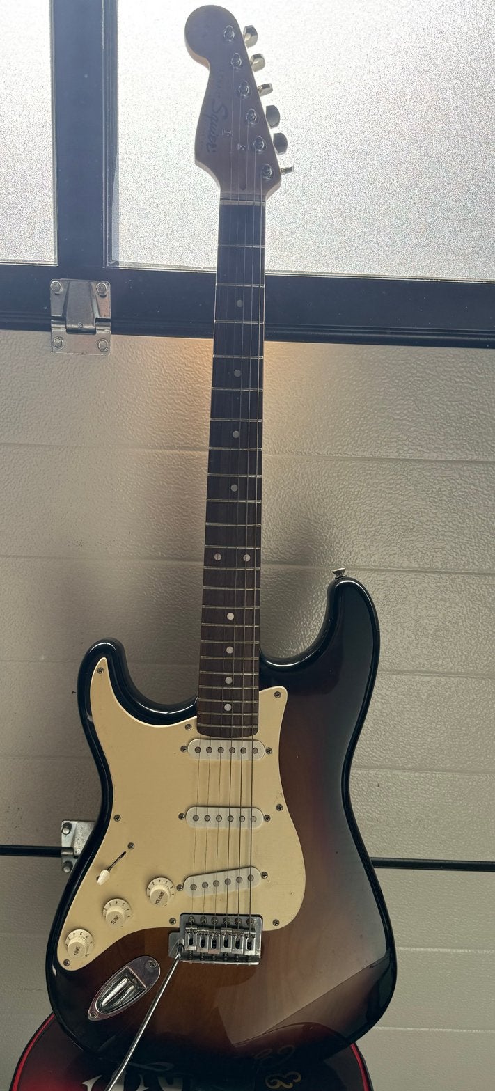 Linkshandige Squier Stratocaster - Ideaal voor beginners, Ophalen of Verzenden, Gebruikt, Solid body, Fender