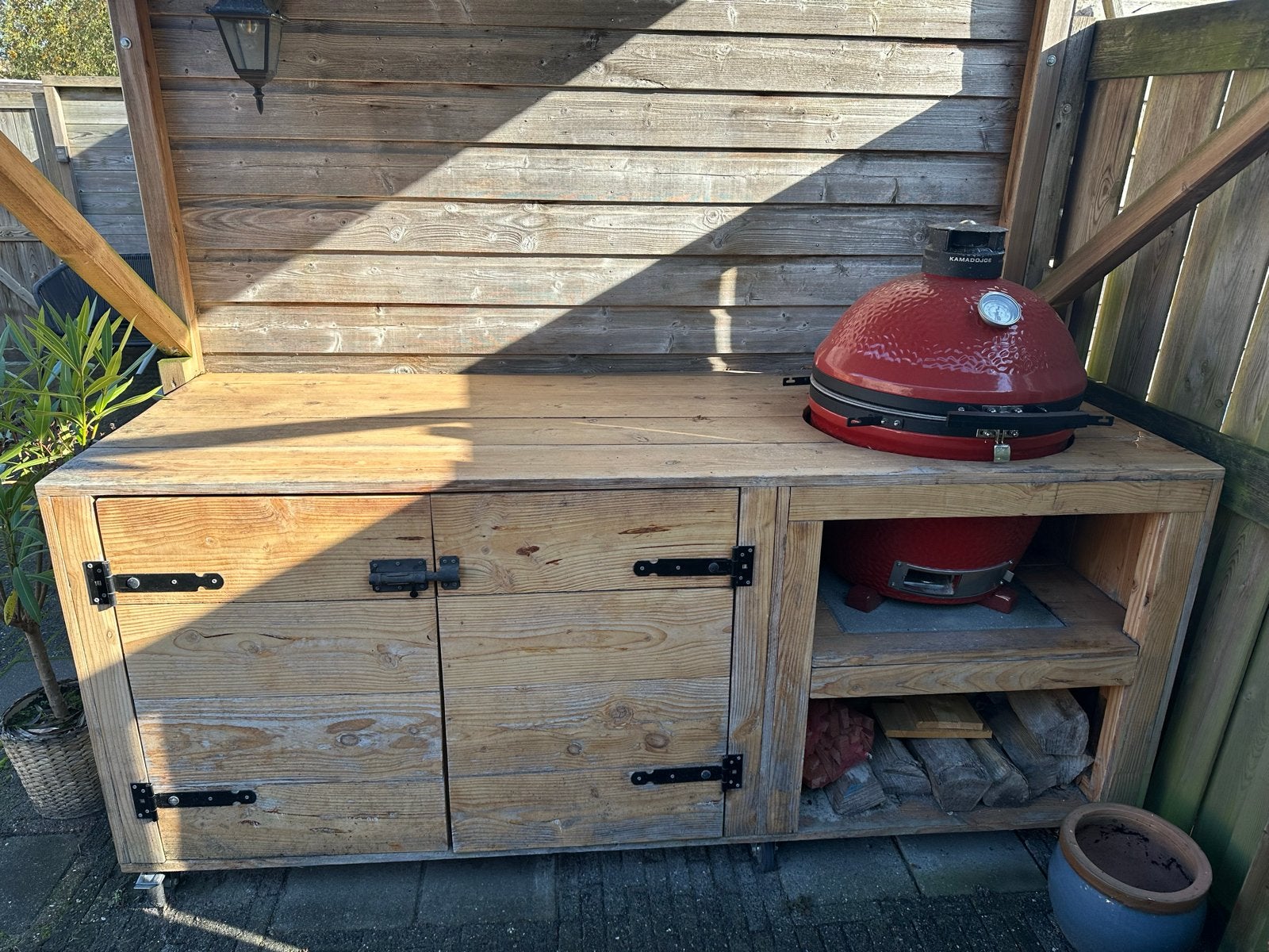 Robuuste houten buitenkeuken (exclusief barbecue), Ophalen, Gebruikt, Houtskool, Vrijstaand