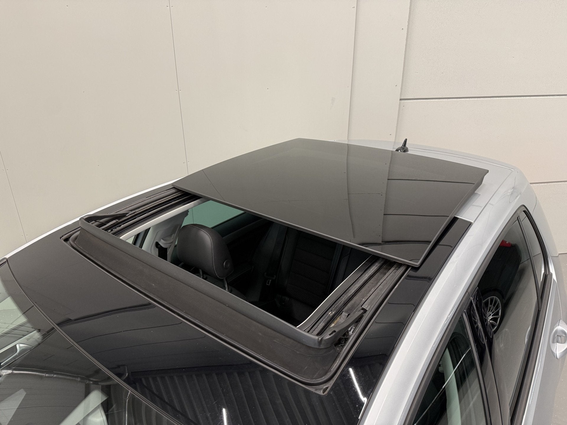Volkswagen Golf 1.2 TSI 110PK DSG 5drs. PANO/BI-XENON/LEER-S, Zwart, 4 cilinders, Met garantie (alle), Leder en Stof