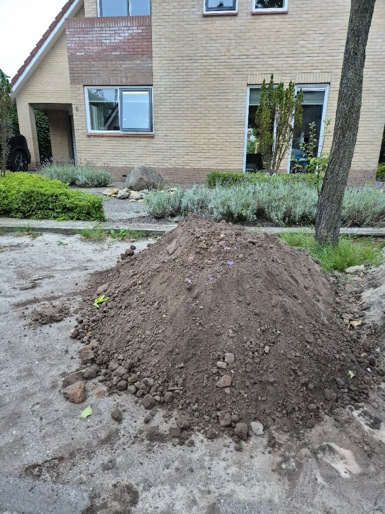 Gratis af te halen: Bult zwarte grond / tuinaarde, Tuin en Terras, Ophalen, Gebruikt, Overige typen