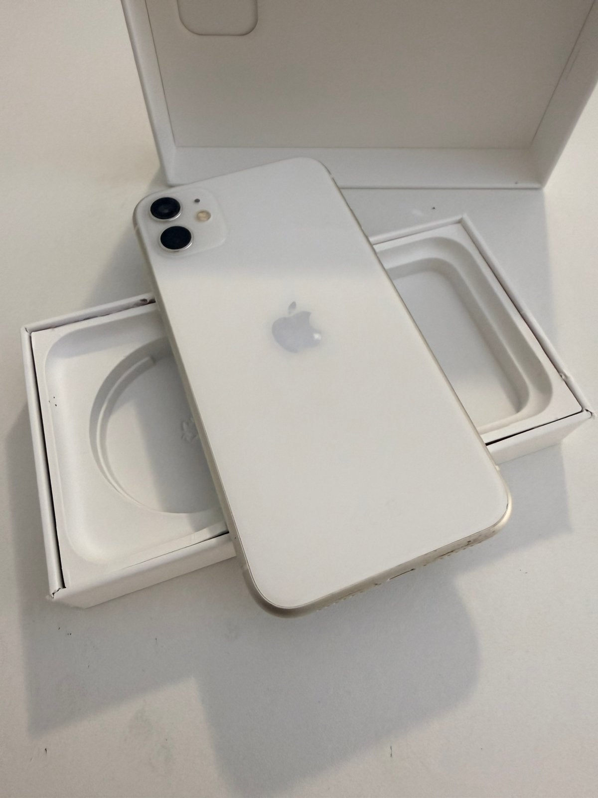 IPHONE 11 ZGAN EN BATTERIJ 100%, Telecommunicatie, Mobiele telefoons | Apple iPhone, Wit, Zo goed als nieuw, 64 GB, Zonder simlock