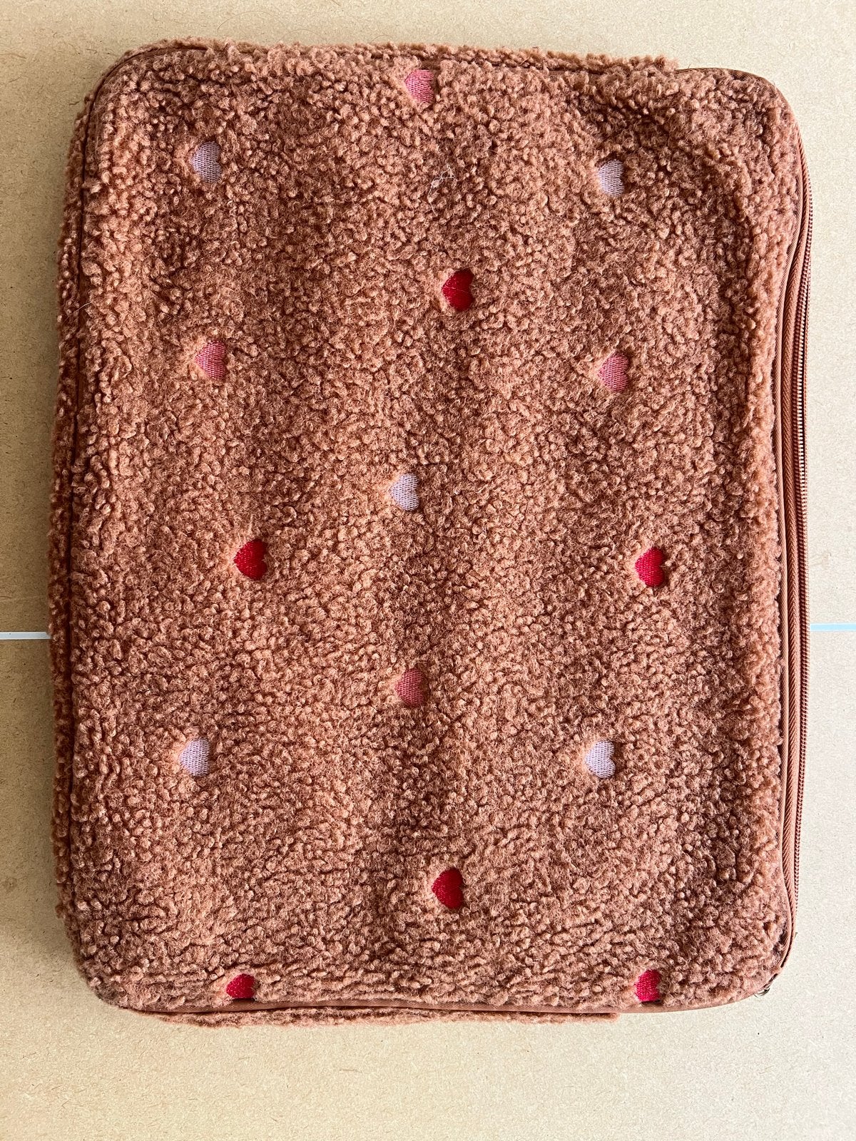 Schattige teddy laptophoes met hartjes - 13 inch, Computers en Software, Laptophoezen, Ophalen of Verzenden, 13 inch, Zo goed als nieuw