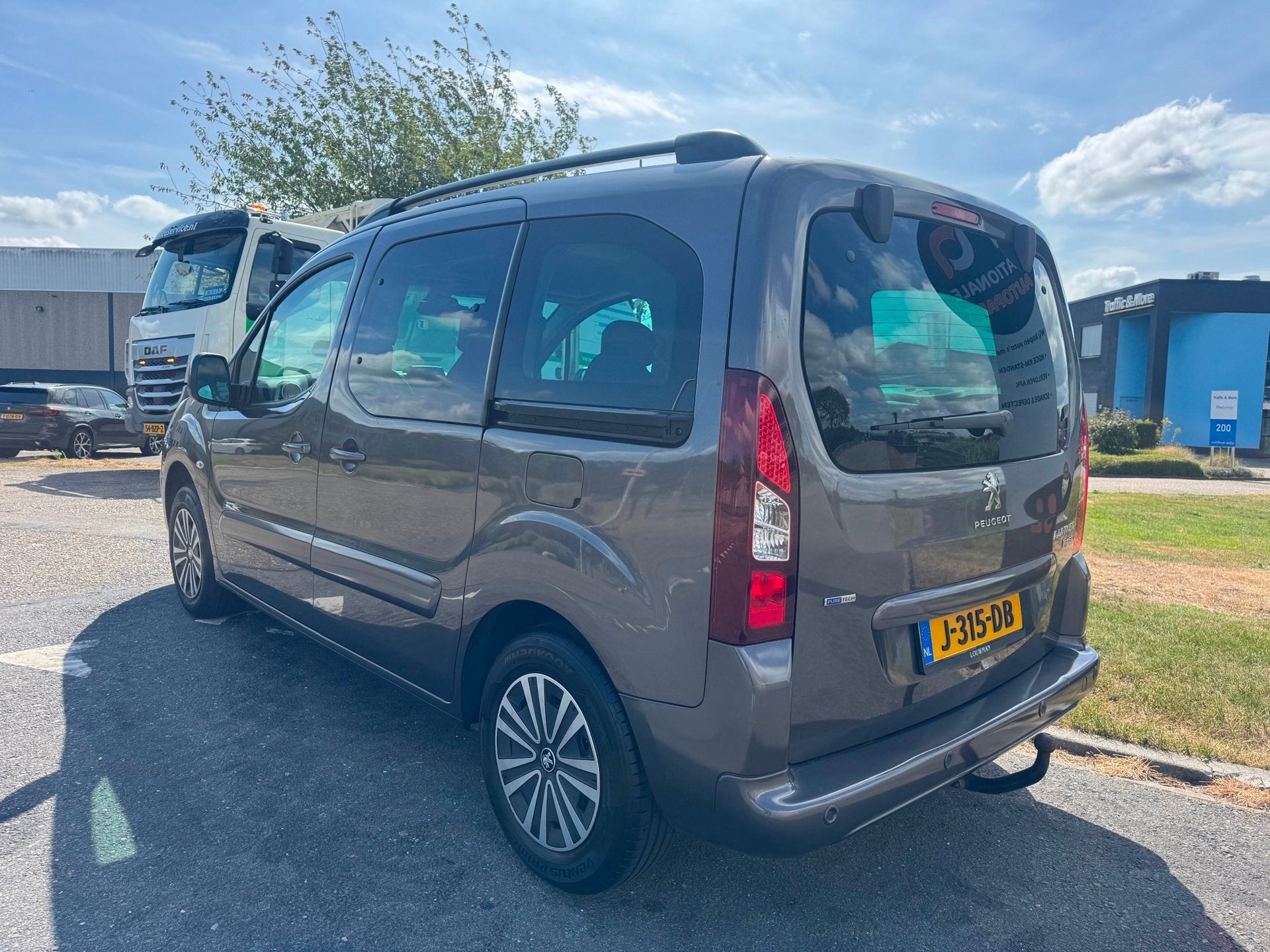 Peugeot Partner Tepee | 2017 | 1.2 PureTech Active | Export, Auto's, Peugeot, Voorwielaandrijving, Gebruikt, 1199 cc, Bedrijf