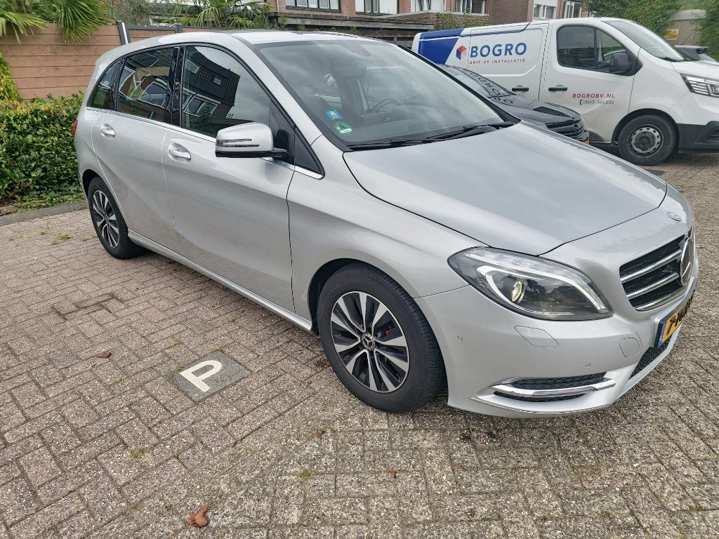 Mercedes-Benz B-Klasse 1.6 B180 5DRS BE Dct7 2014 Grijs, Auto's, Dealer onderhouden, 1325 kg, Zwart, 4 cilinders