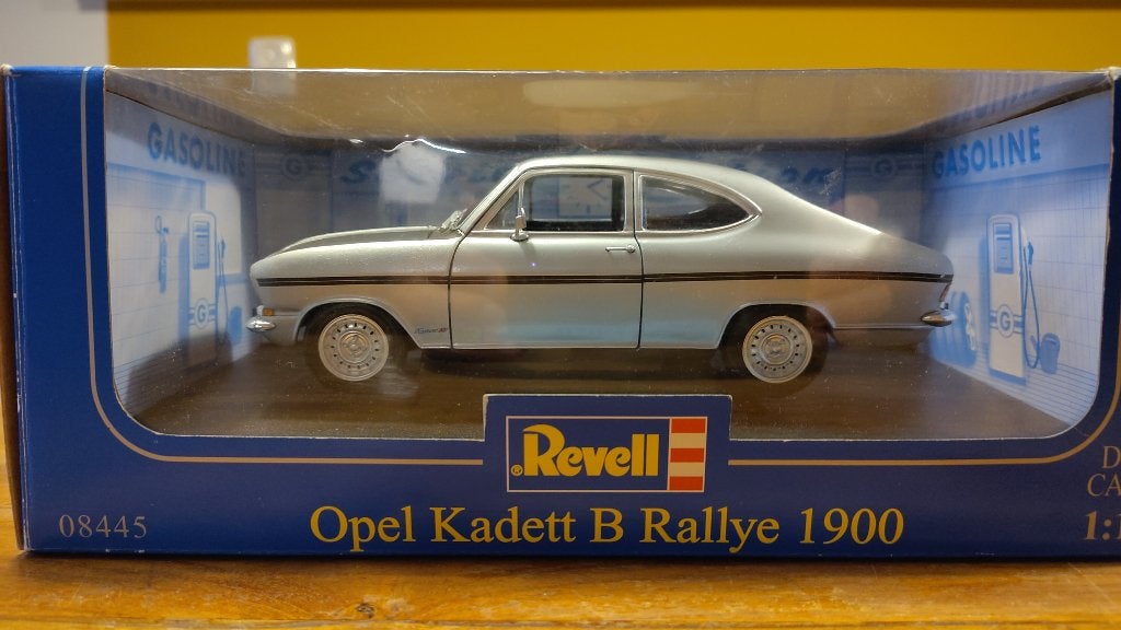 Opel Kadett Ralley 1900 - Revell - 1:18, Ophalen of Verzenden, Zo goed als nieuw, Auto, Revell