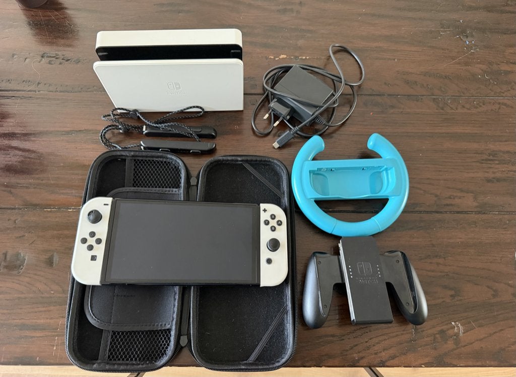 Nintendo Switch OLED met accessoires en beschadigde joystick, Ophalen of Verzenden, Gebruikt, Met 2 controllers, Switch OLED