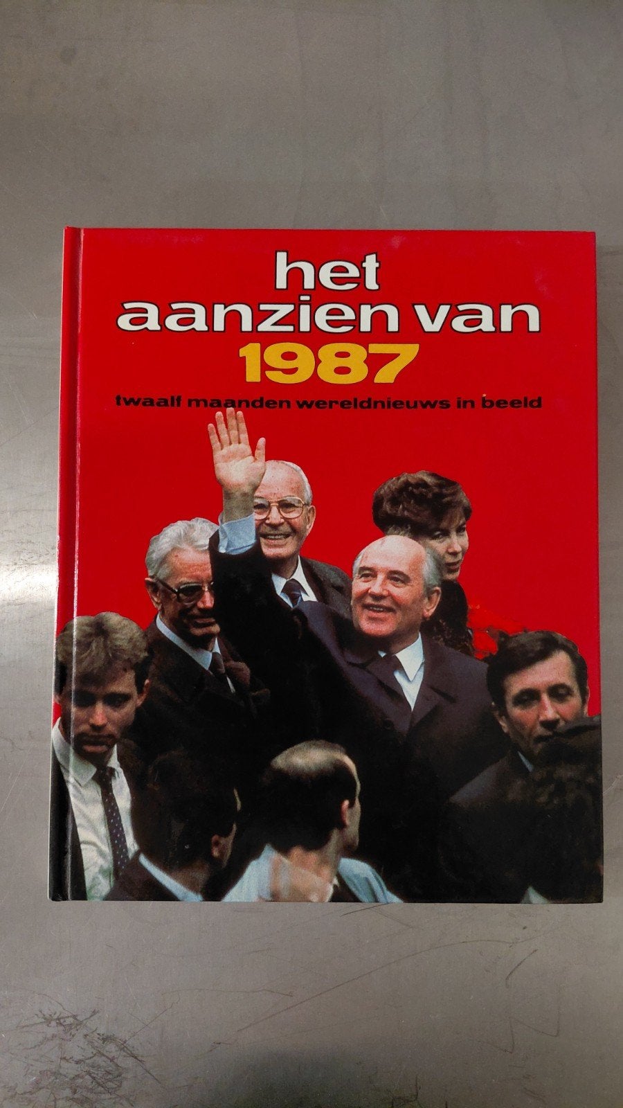 Het Aanzien van 1987: Twaalf maanden wereldnieuws in beeld, Ophalen of Verzenden, 20e eeuw of later, Gelezen