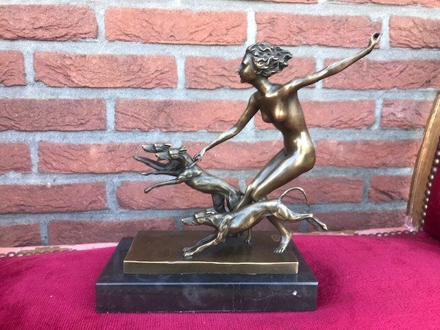 Diana met haar windhonden, brons en marmer, Antiek en Kunst, Ophalen of Verzenden, Brons