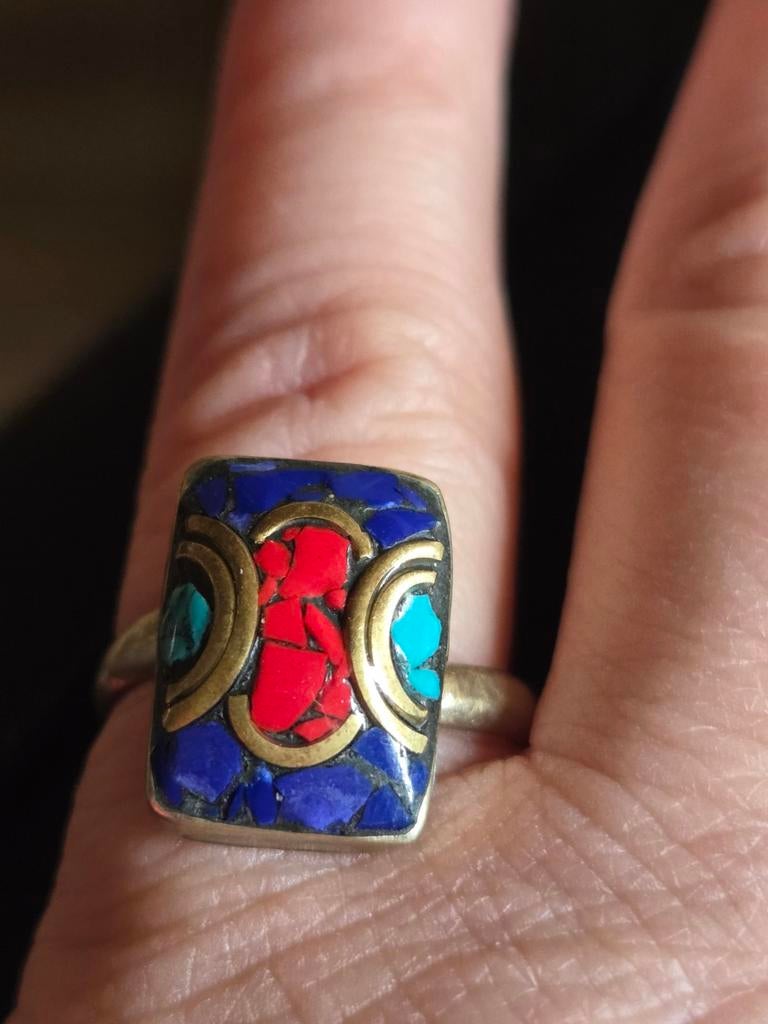 Verzilverde ring met kleurrijke inleg, maat 17, Overige materialen, Overige kleuren, Ophalen of Verzenden, Zo goed als nieuw