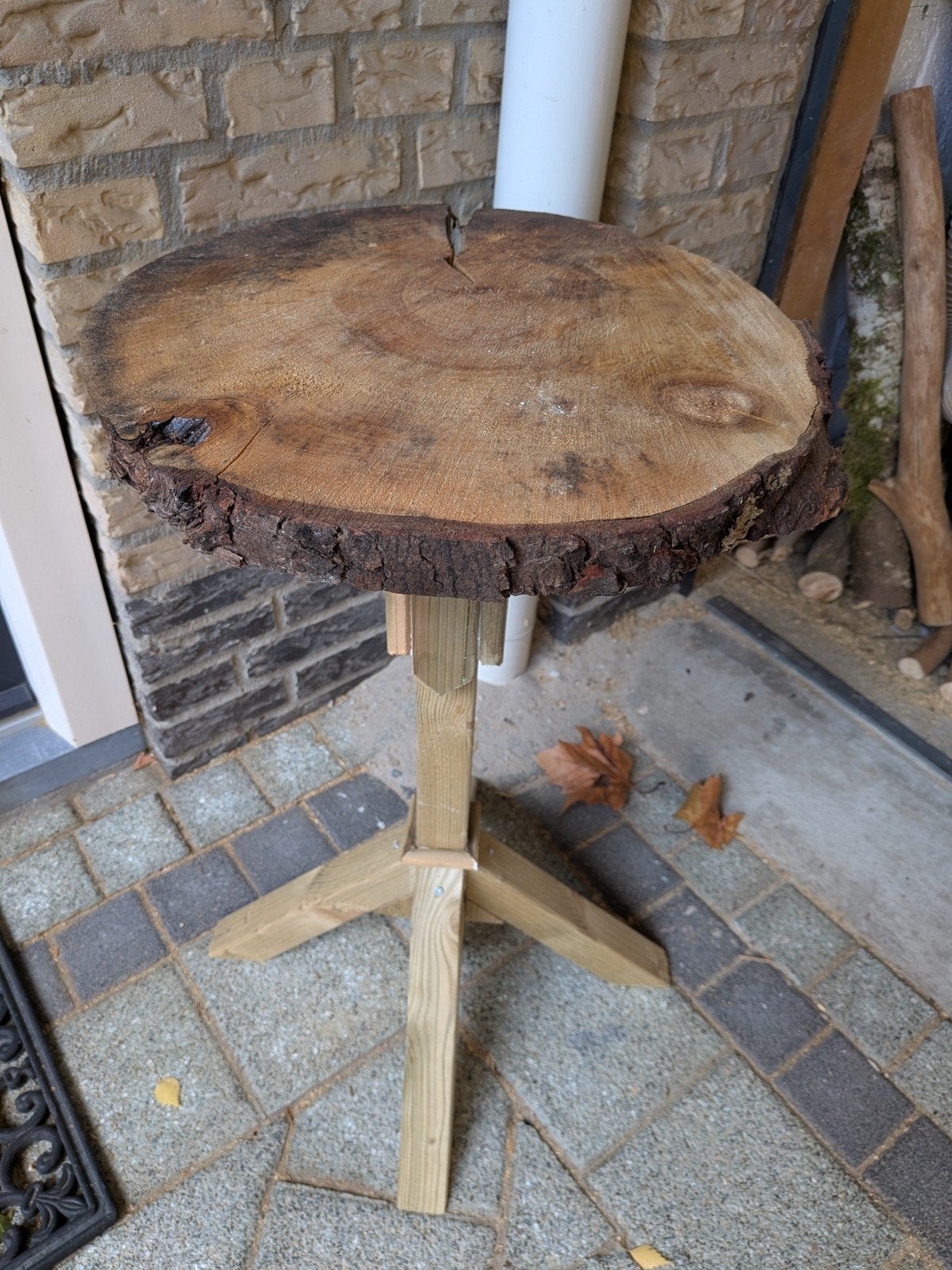 Tuintafeltje met afneembaar houtblad en geïmpregneerde poot, Ophalen of Verzenden, Nieuw, Rond, Hout