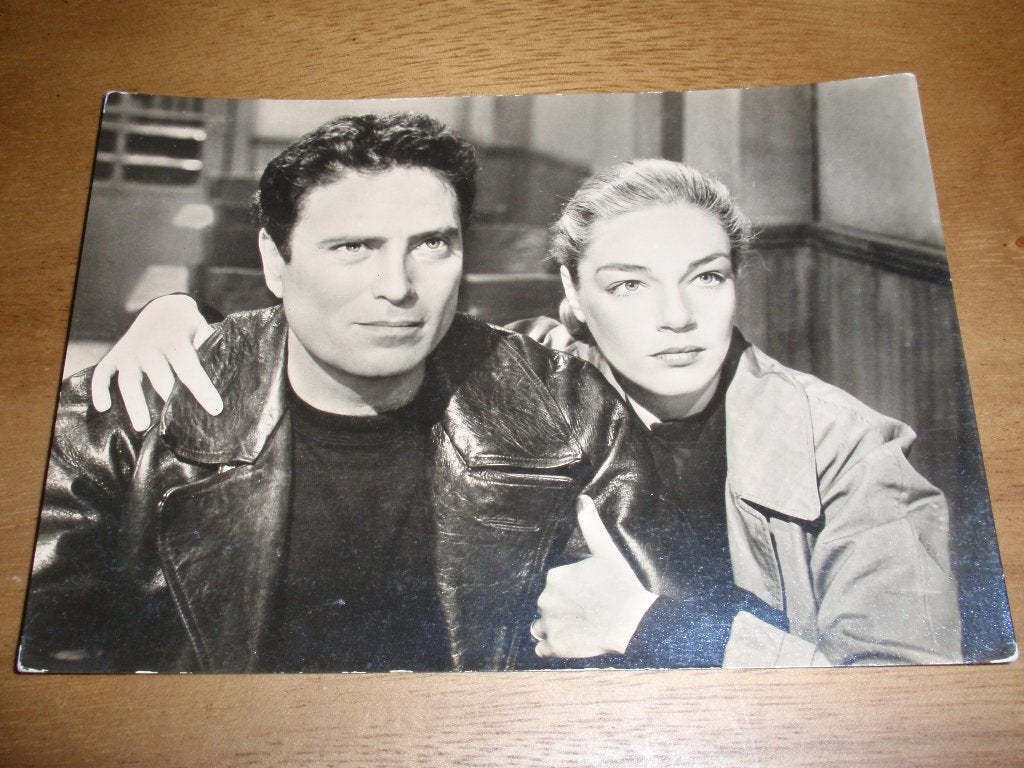 Starfoto verzamelkaart Simone Signoret  Raf Vallone Film, Verzenden, Zo goed als nieuw, Film, Foto of Kaart
