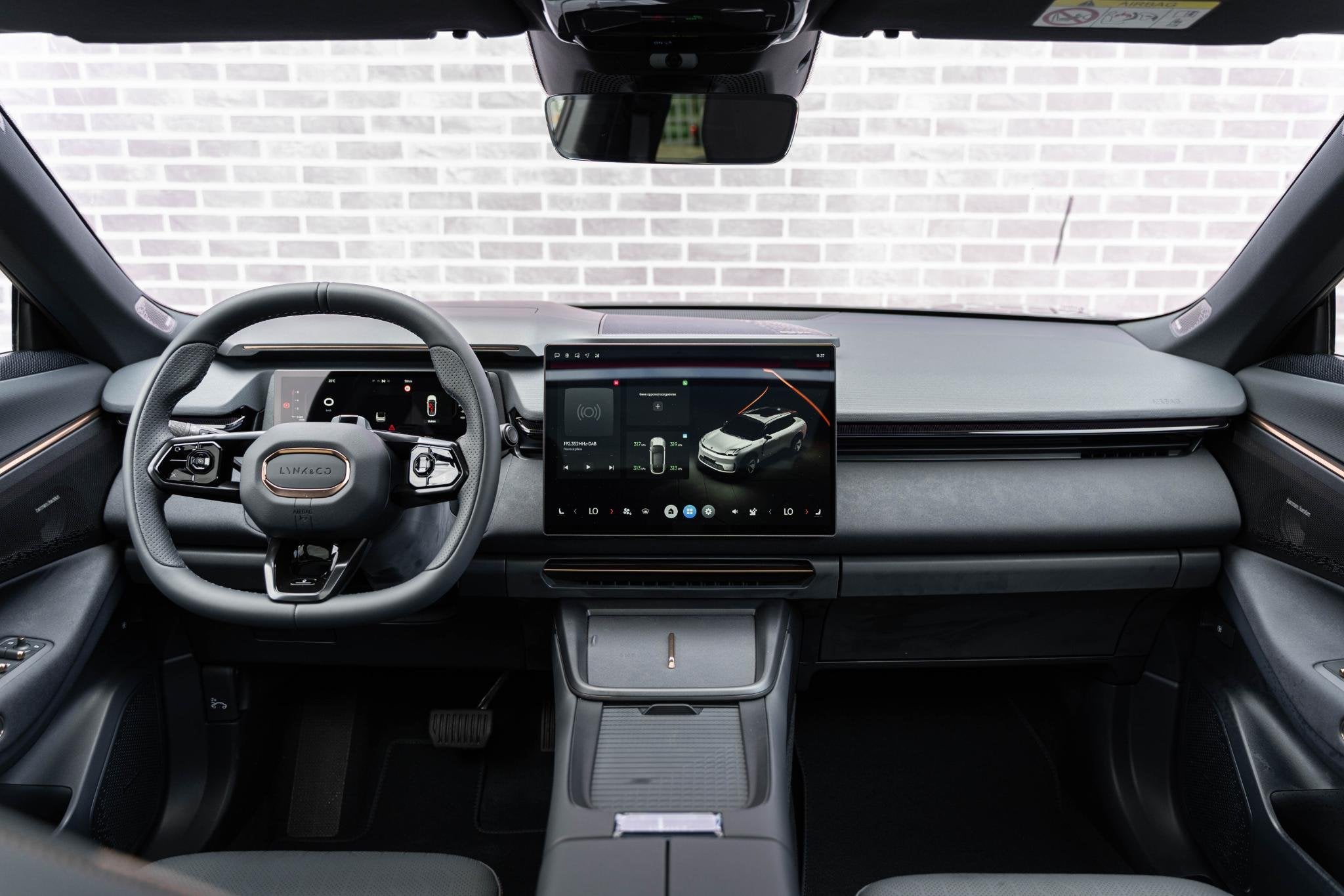 Lynk & Co 8