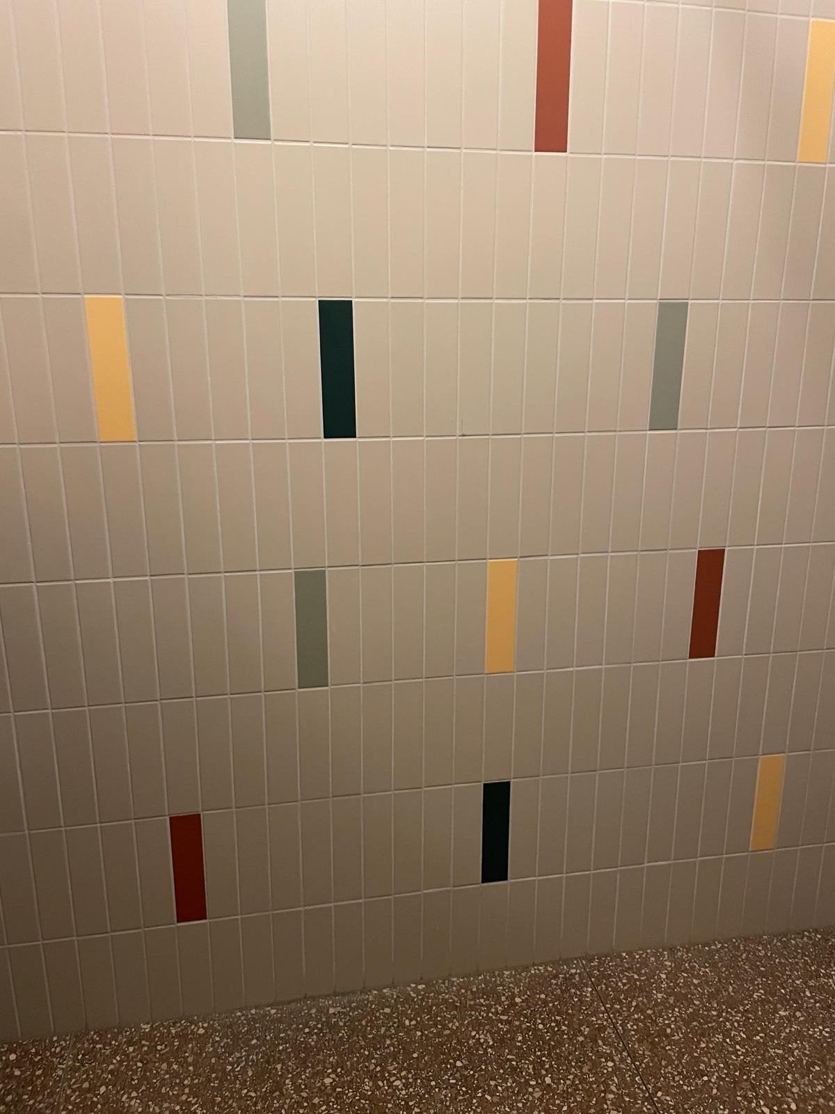 Moderne tegels voor badkamer of toilet, Doe-het-zelf en Verbouw, Tegels, Ophalen, Minder dan 20 cm, Zo goed als nieuw, 20 tot 40 cm