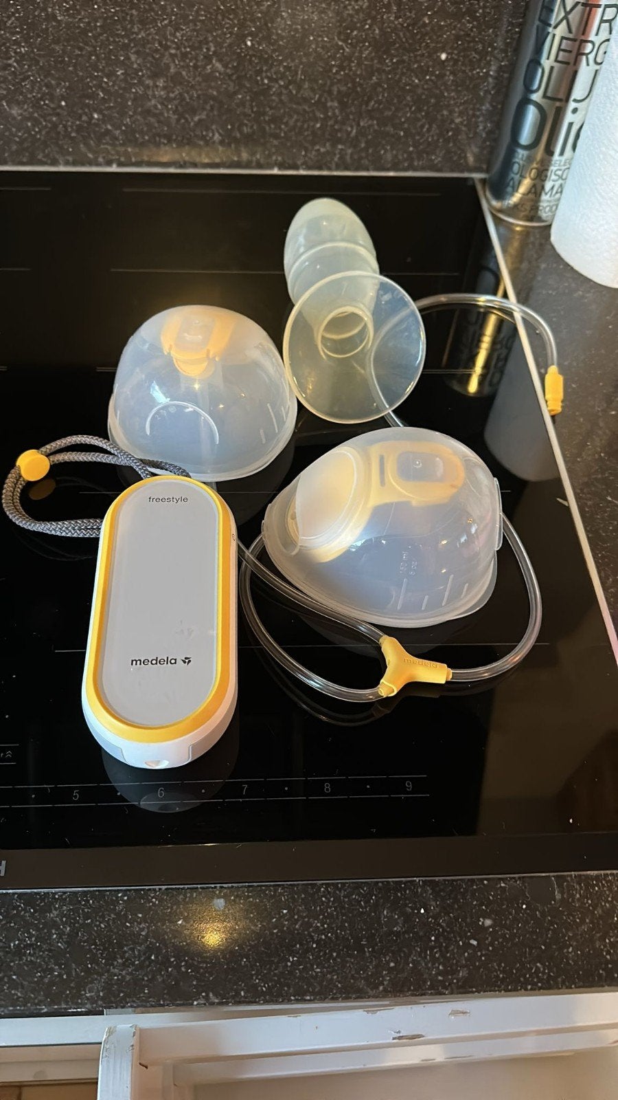 Medela Freestyle borstkolf met extra's en flessen, Ophalen, Gebruikt, Medela, Draagbaar