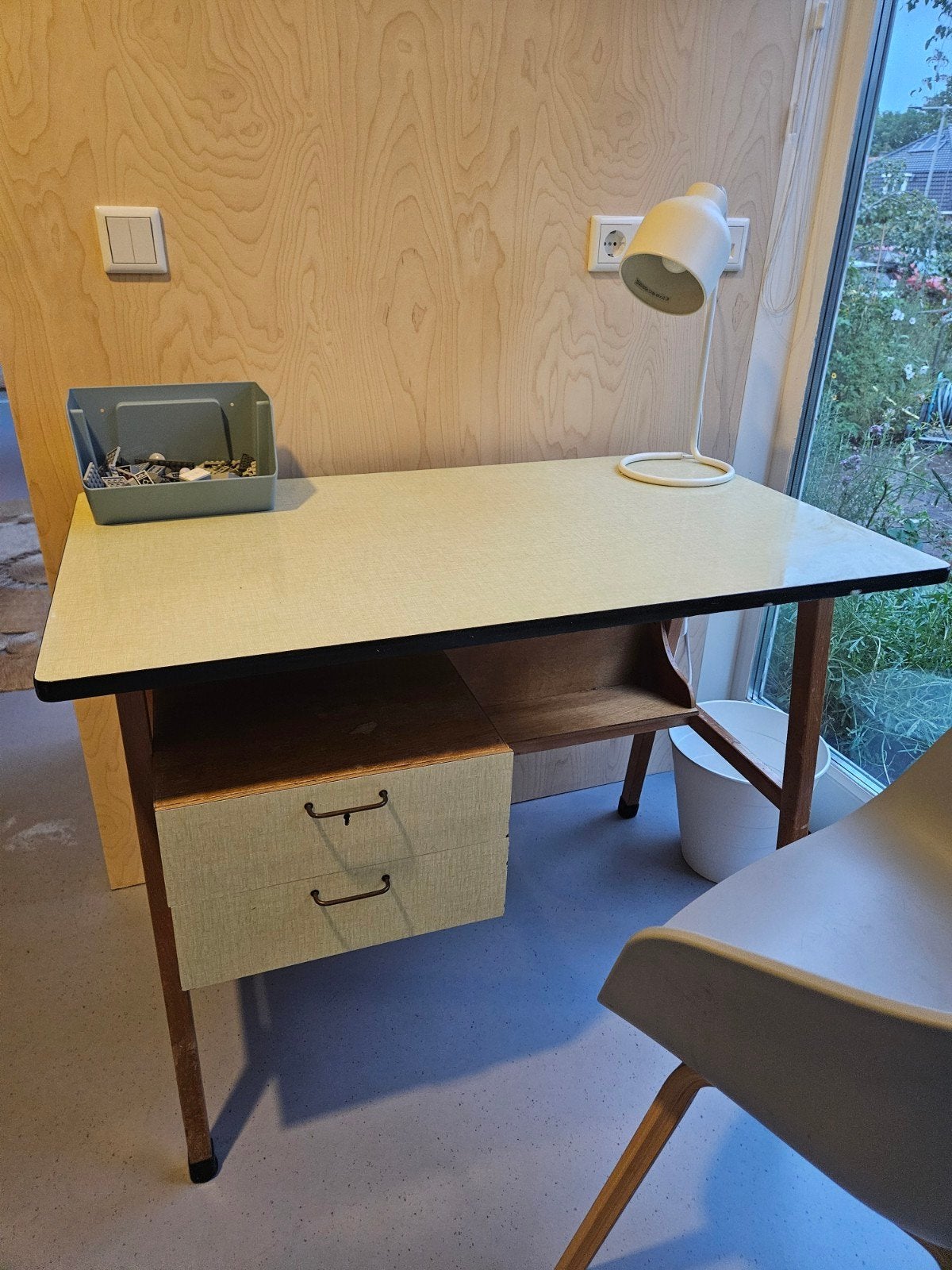Vintage jaren '70 bureau met 2 lades - 100x60 cm, Huis en Inrichting, Vintage, Ophalen, Met lades, Gebruikt